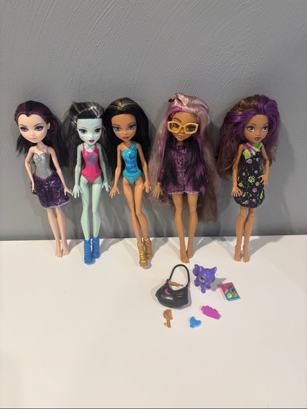 monster and ever after high Dolls lot of 5